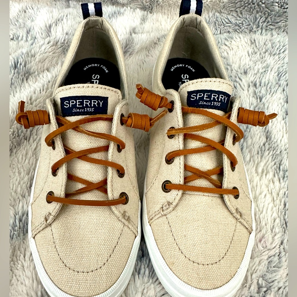 NWOB Sperry Crest Vibe Memory Foam Sneakers
